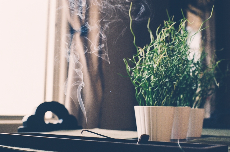 smoke-incense.jpg